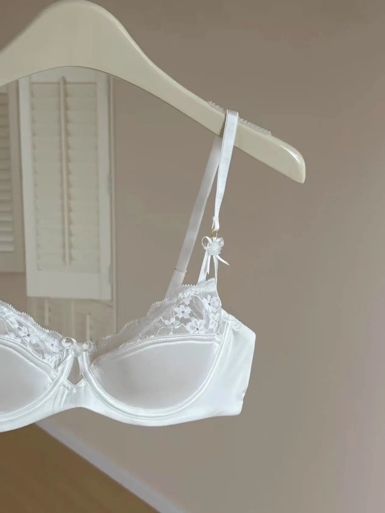 High Quality French Demi Cup Bra Set Soft Lace Thin Lightweight Side Support Anti Sagging Comfort Everyday Wear 32-38AB Bra Suit