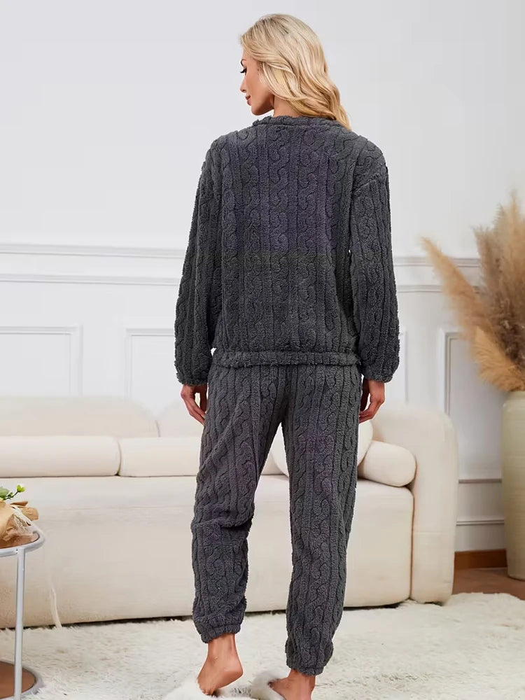 Two-Piece Autumn and Winter Pajama Set with Fleece Lining, Thick Coral Velvet Home Wear, Fashionable Warm Long-Sleeve Pants Sets
