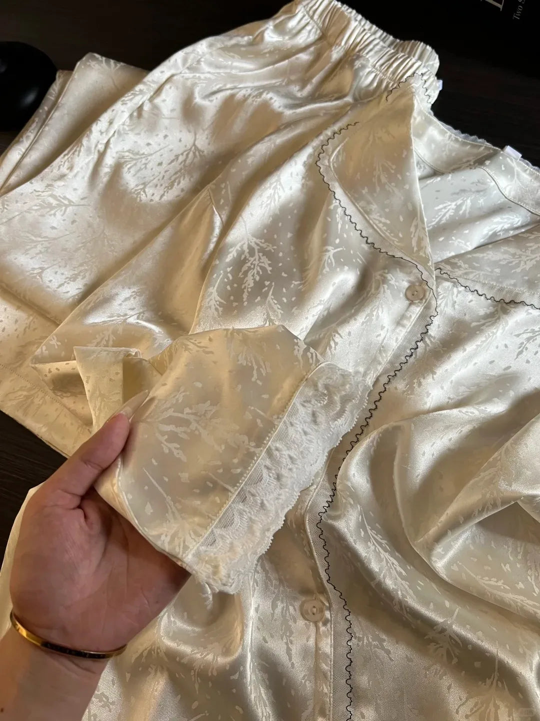 Pjs Setice Silk Pajamaswomen's Pajama Setladies' Spring/summer Pajamassummer Thin Style Cool Feelingfashionable Home Clothe
