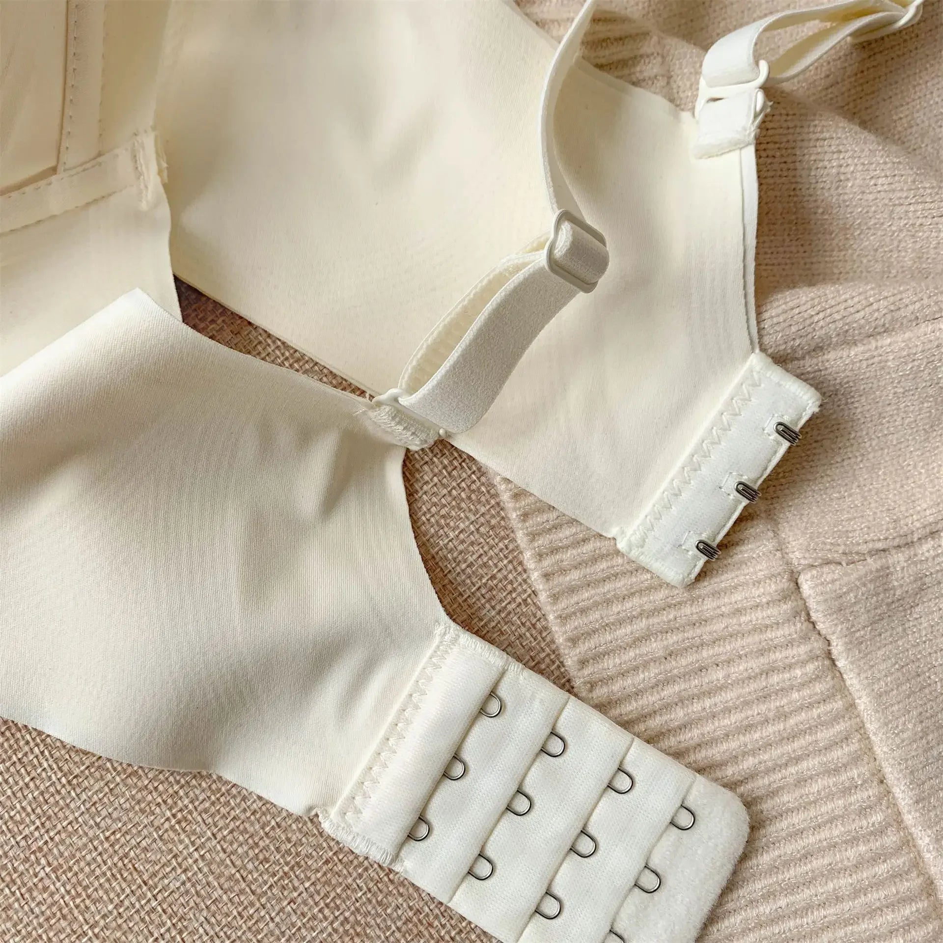 2024 New Pleated Bras Push Up Bra Small Chest No Steel Ring Wirelss Soft Bra Solid Color Sweet Seamless Bra