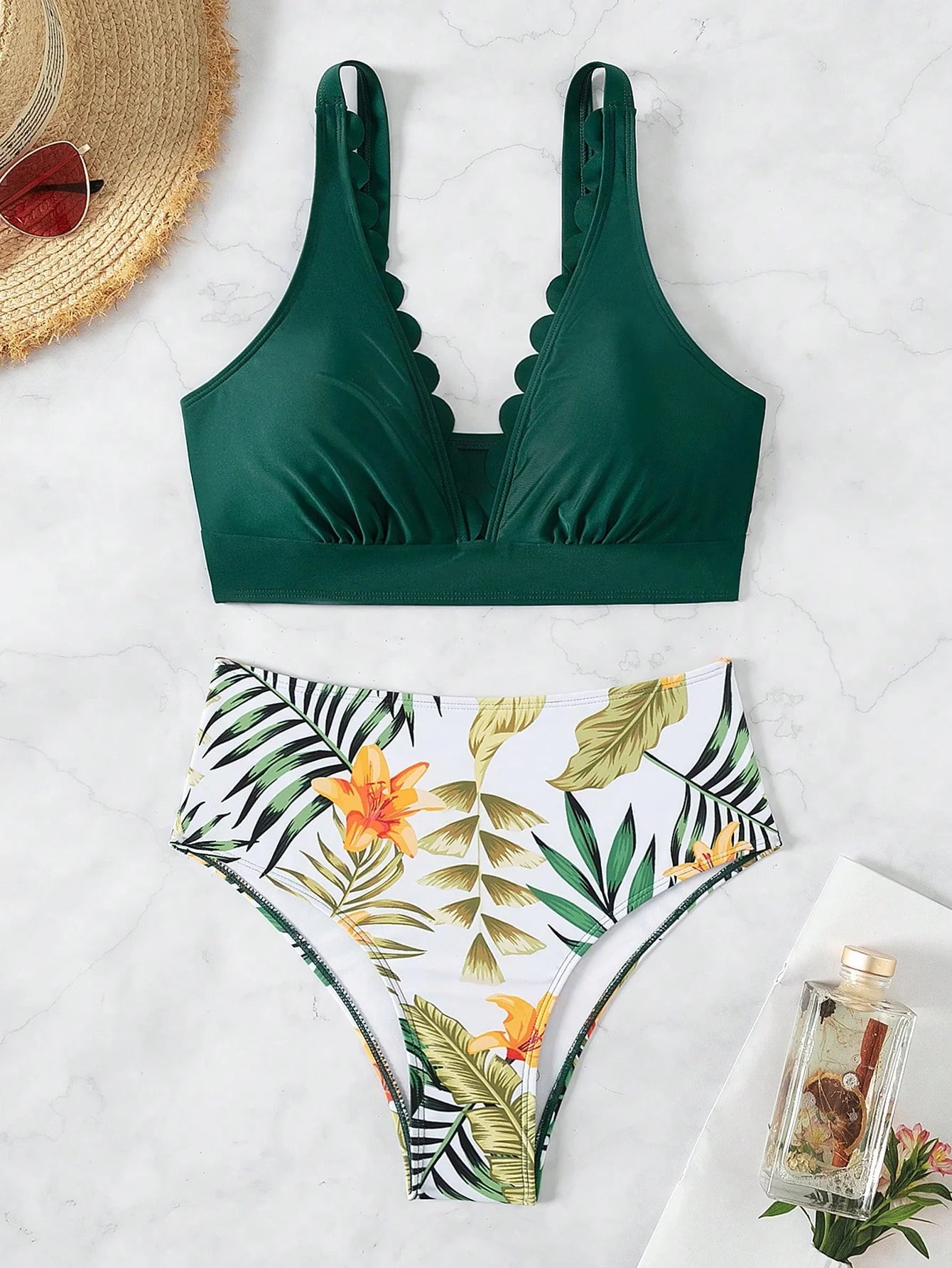 Women's Scalloped Edge Bikini Set, V Neck Crop Top with High Waist Tropical Print Bottom Two Piece Swimsuit for Beach Vaca