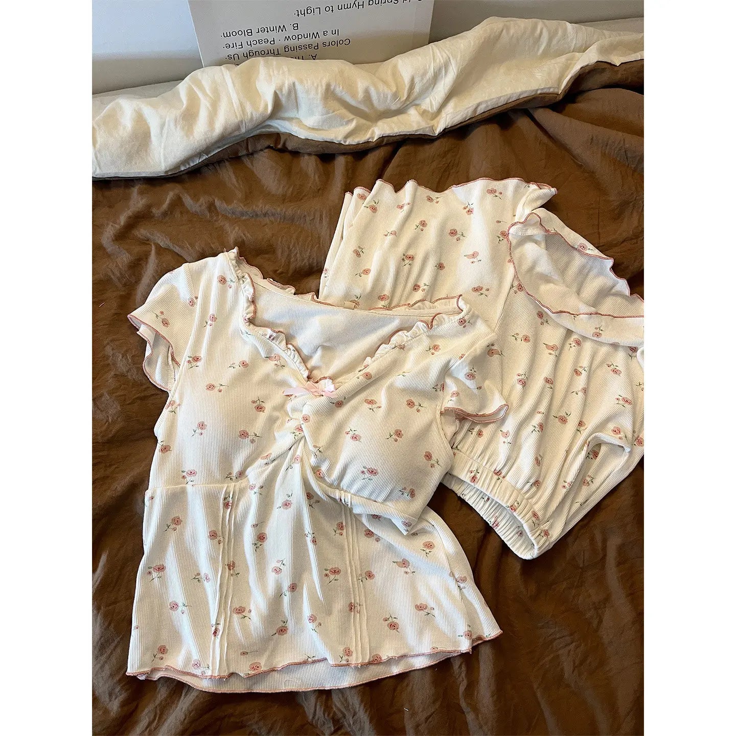 New Summer Women's Pajama Set: Lightweight Floral Print Two-Piece Set with Padded Top and Shorts—sweet and Cozy Loungewear
