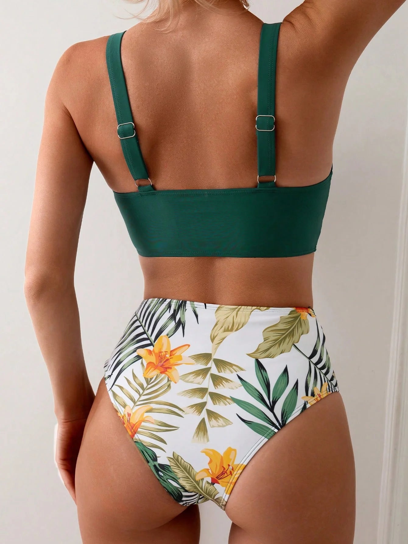 Women's Scalloped Edge Bikini Set, V Neck Crop Top with High Waist Tropical Print Bottom Two Piece Swimsuit for Beach Vaca