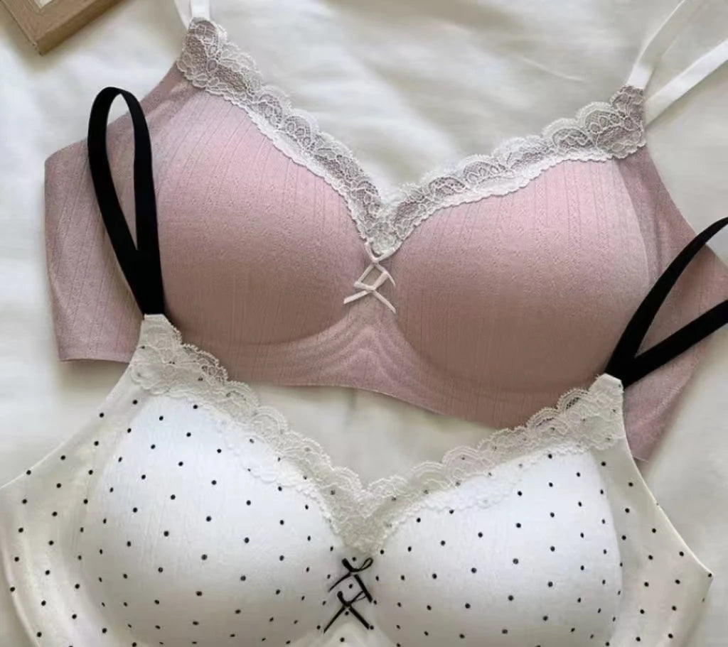 Lace and Floral Print Lingerie: Women’s Push-Up Bra for Smaller Busts, Designed to Minimise Side Bulges, Seamless and Wire-Free