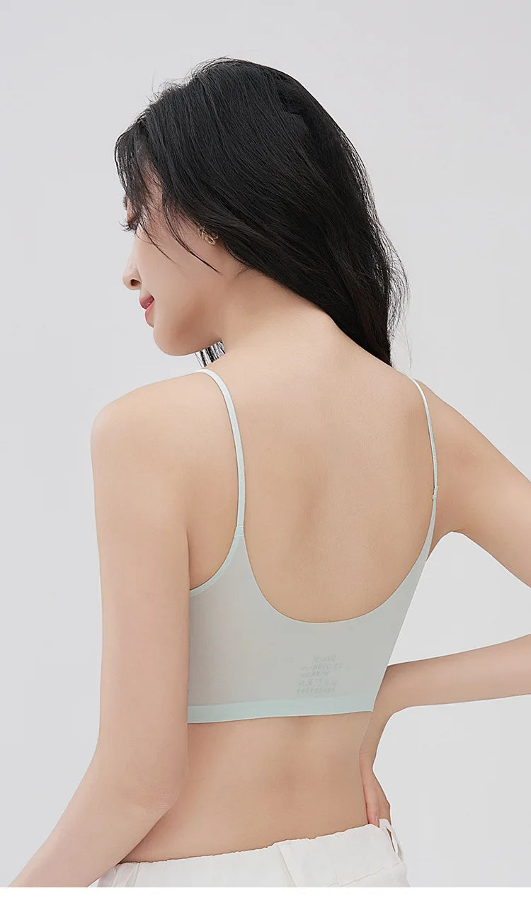 A thin, breathable and comfortable women's bra with a slim shoulder strap, featuring a beautiful back and a small chest