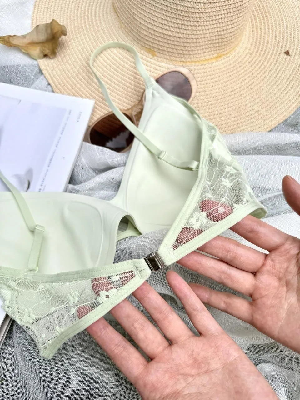 Lace Lingerie for Women's Summer, Thin, Large-bust, Slimming, Lace-curving, Triangular Cup, Beautiful Back, Seamless Bra