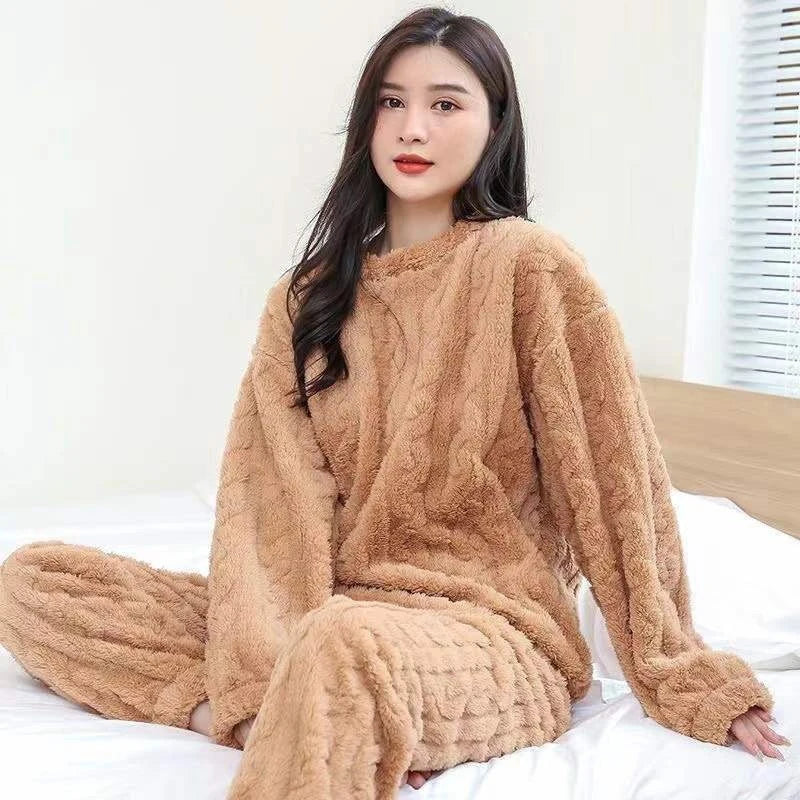 Two-Piece Autumn and Winter Pajama Set with Fleece Lining, Thick Coral Velvet Home Wear, Fashionable Warm Long-Sleeve Pants Sets