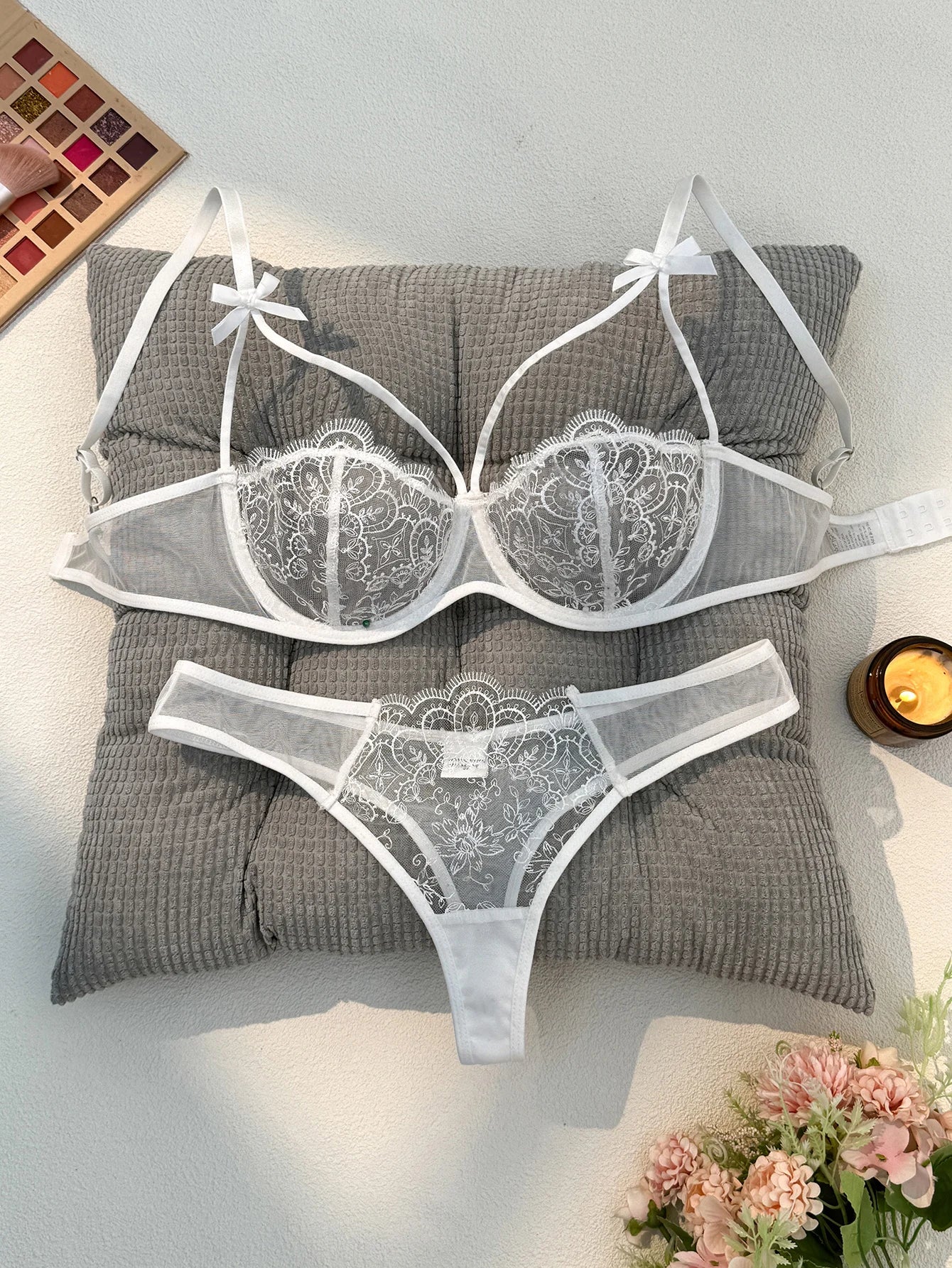 2-piece White sexy lingerie set, an experience of daily intimate life that is both pure and exudes allure ZA824057