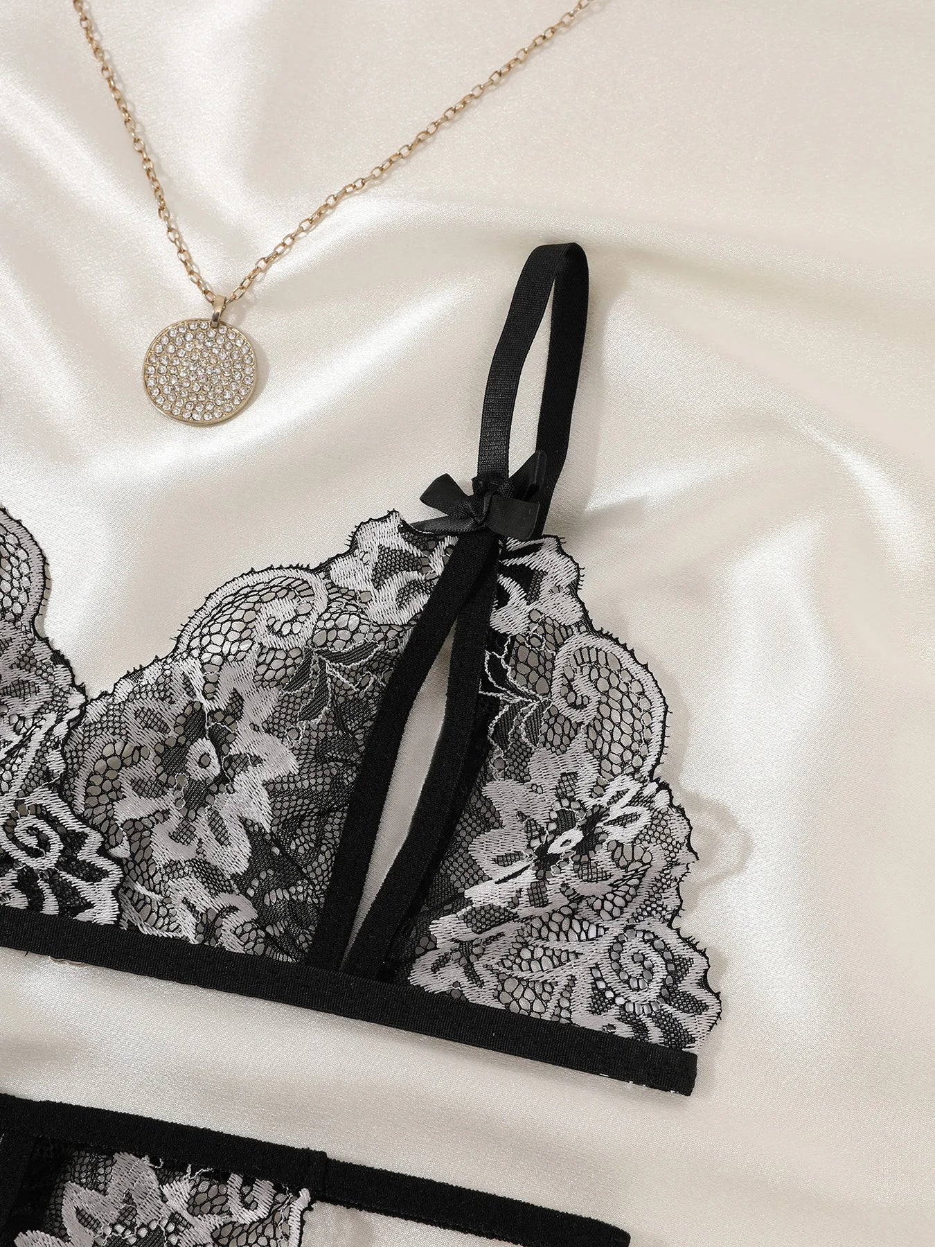 Women Lingerie Bra and Thongs Sets Ultrathin Lace Lingerie Set